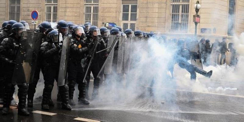 França - repressão policial marca 1° de maio 