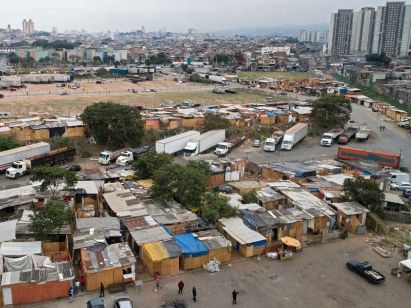 Crise sanitária faz surgir novas favelas no Brasil
