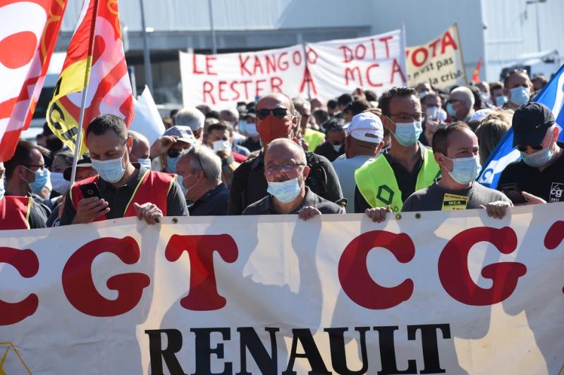 Renault anuncia demissões e milhares protestam na...